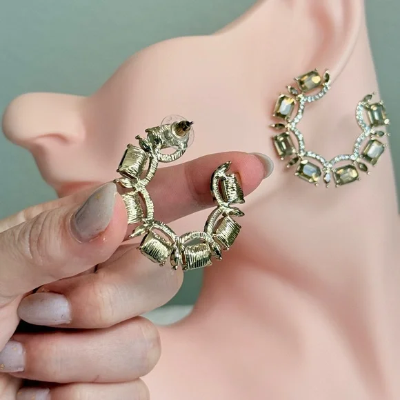 ⚜️ Elegant Gold and Silver Women's Earrings - Picture 4 of 10